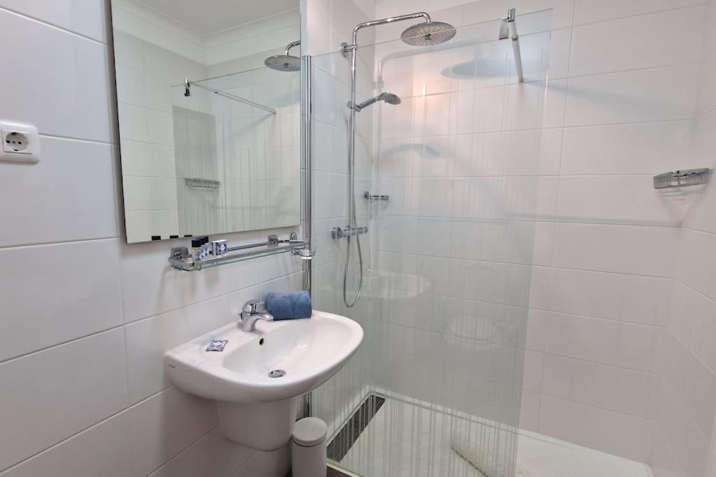 Jasmine Apartment Next To Meia Praia Beach لاغوس المظهر الخارجي الصورة